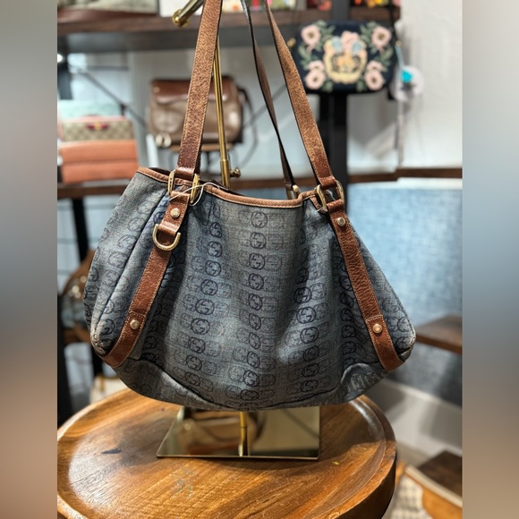 Gucci blue denim monogram tote with snap closure - Picture 1 of 9